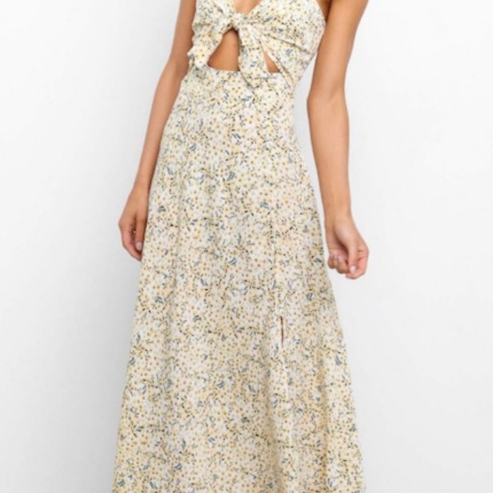 Beautiful key hole front tie floral dress